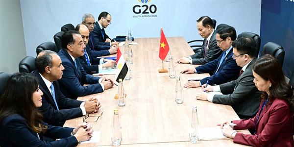 مدبولي يلتقي رئيس وزراء فيتنام لتعزيز التعاون الاستثماري والتجاري